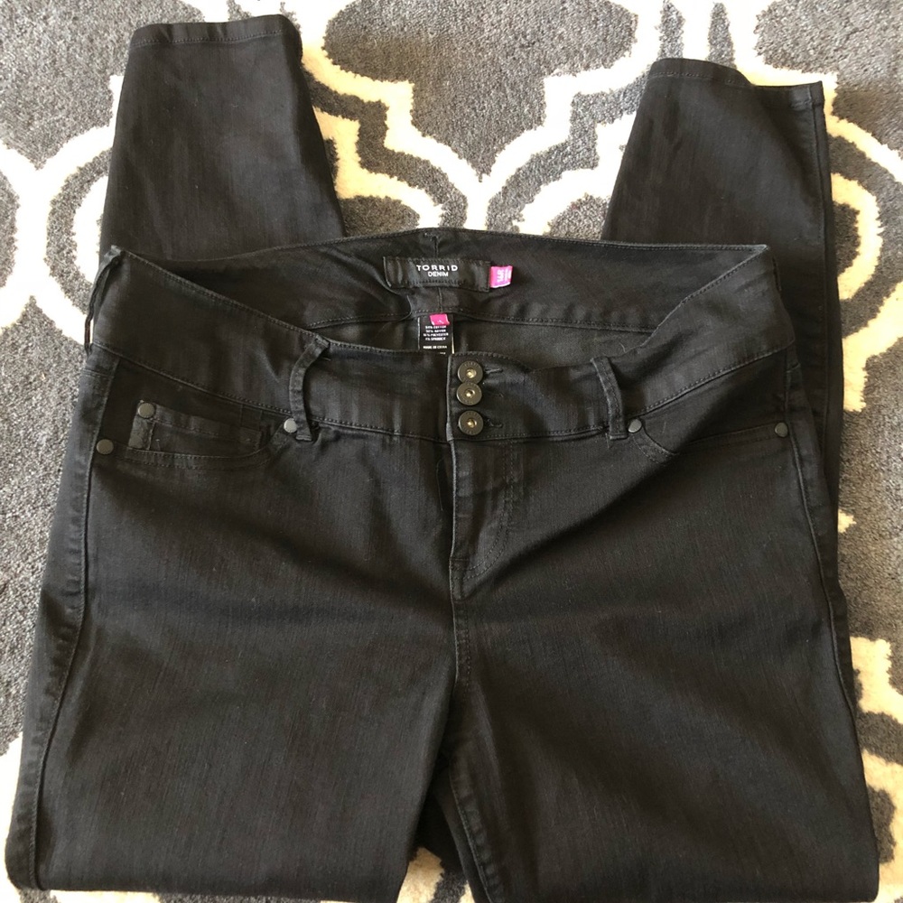 TORRID BLACK LEGGING JEANS